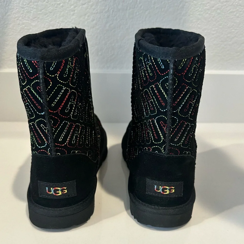 UGG Kids' Classic II Graphic Stitch Boots Black and Rainbow Girls Size 4 NEW